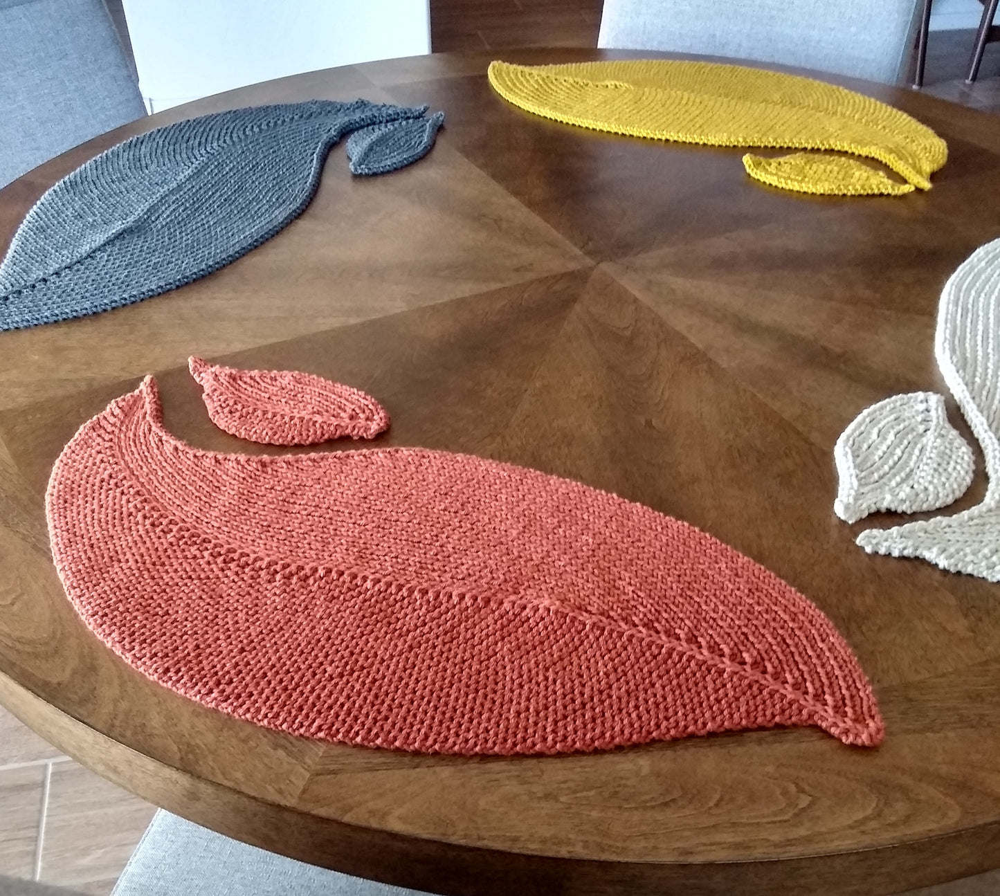 Leaf Placemat and Mug Mat Knitting Pattern
