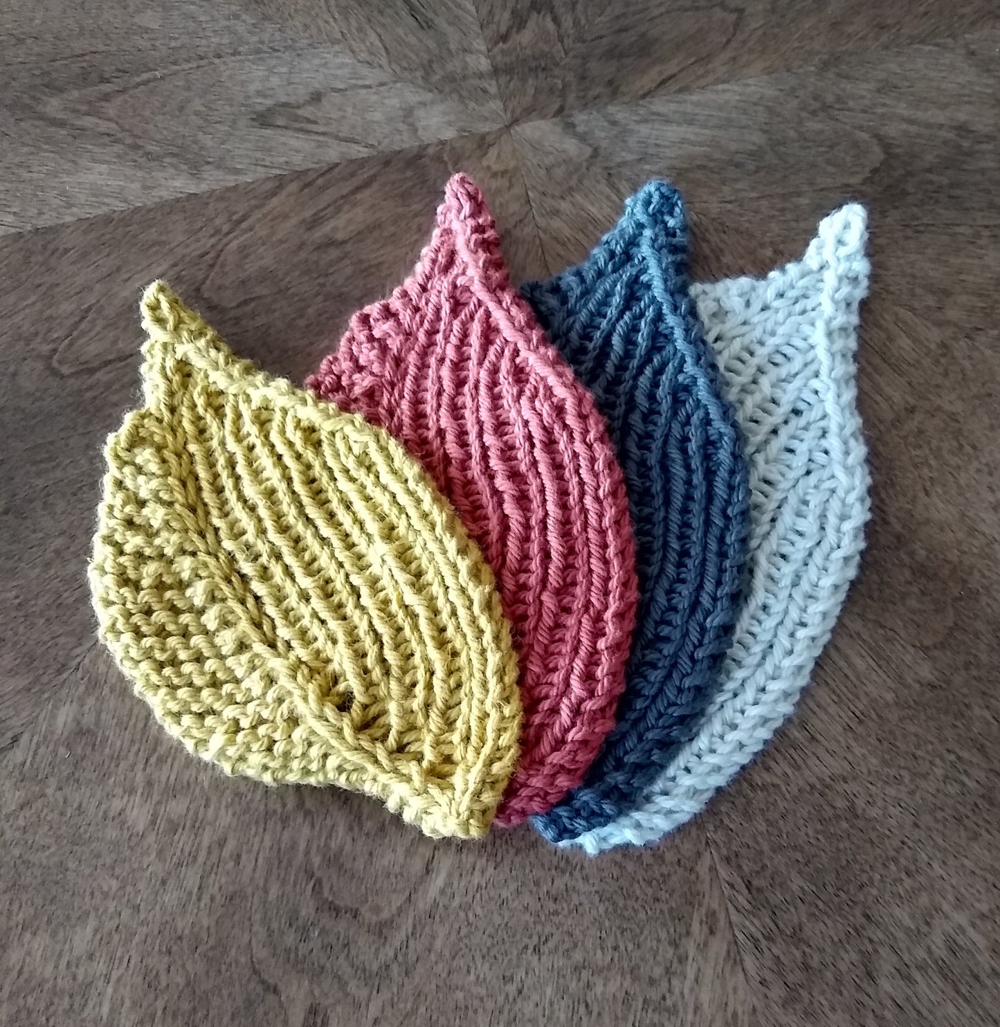 Leaf Placemat and Mug Mat Knitting Pattern