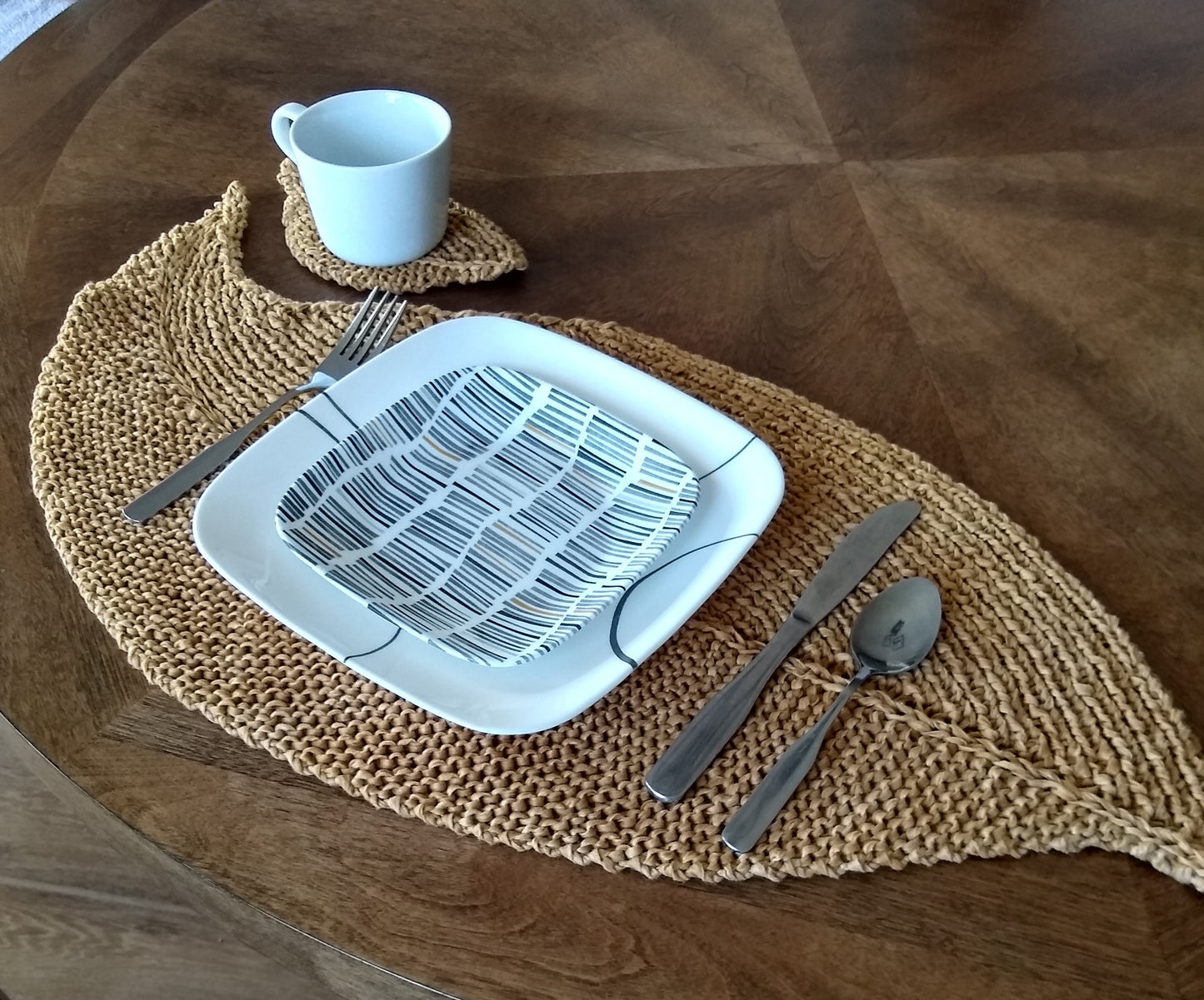 Leaf Placemat and Mug Mat Knitting Pattern