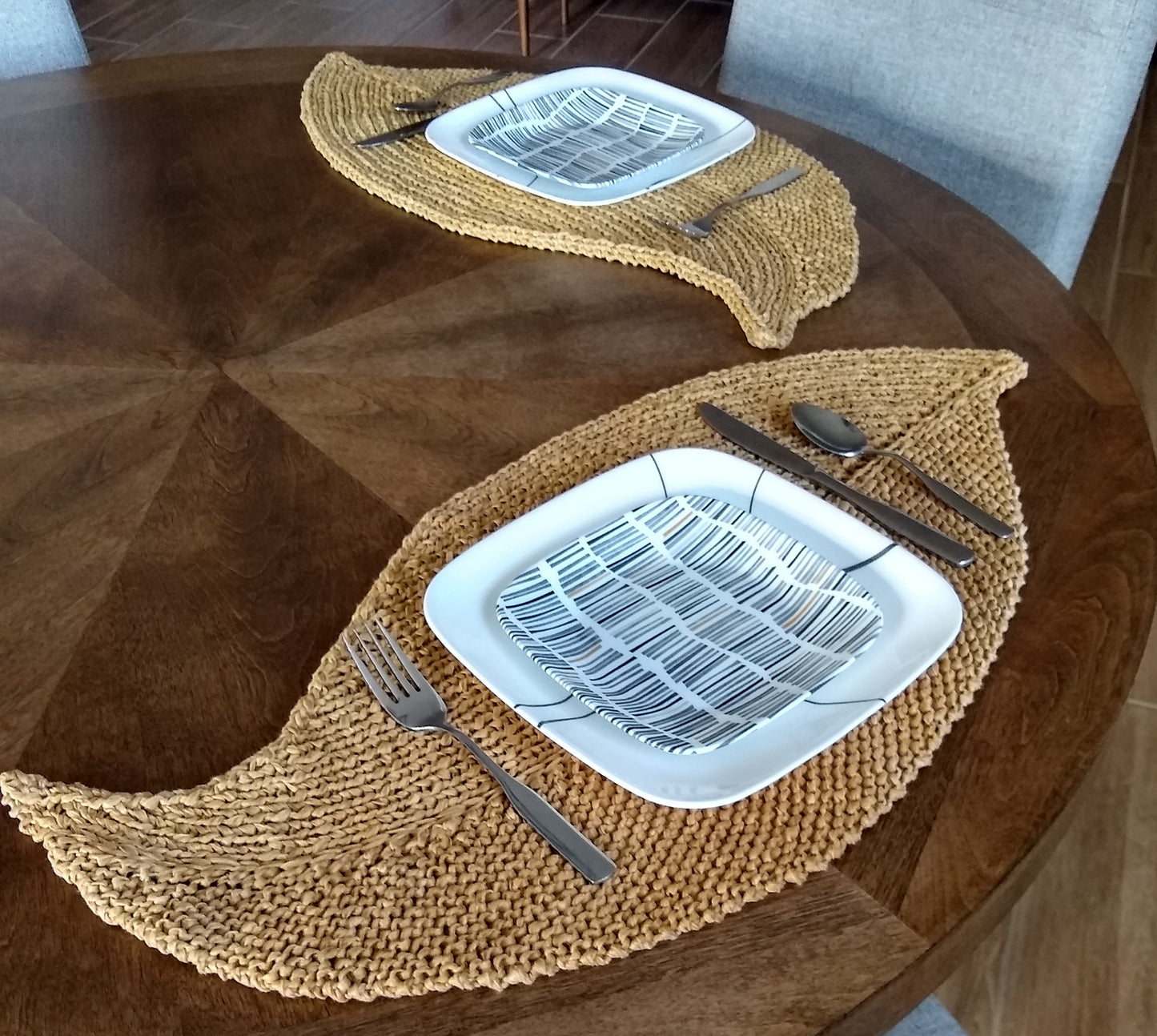 Leaf Placemat and Mug Mat Knitting Pattern