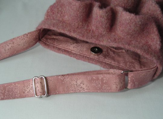 Nashville Hipster Bag, felted hipster bag with ruffles, knitting pattern