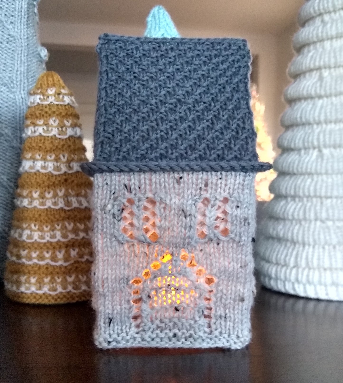 Christmas Colonial House knitting pattern