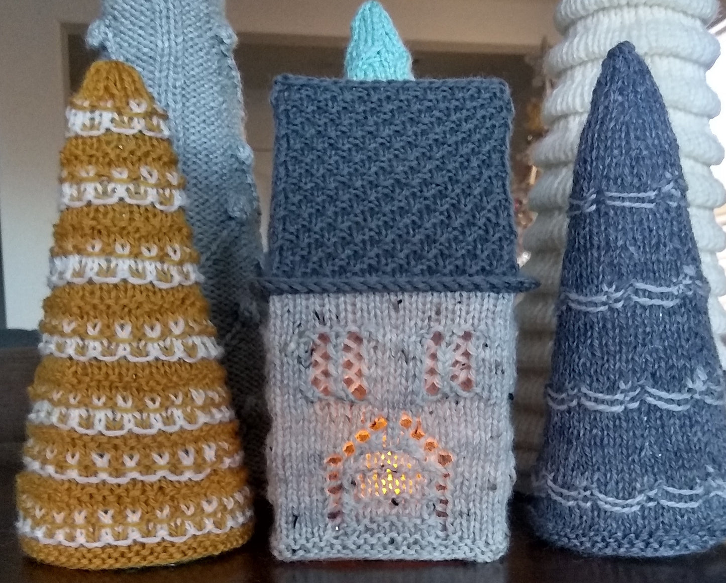 Christmas Colonial House knitting pattern