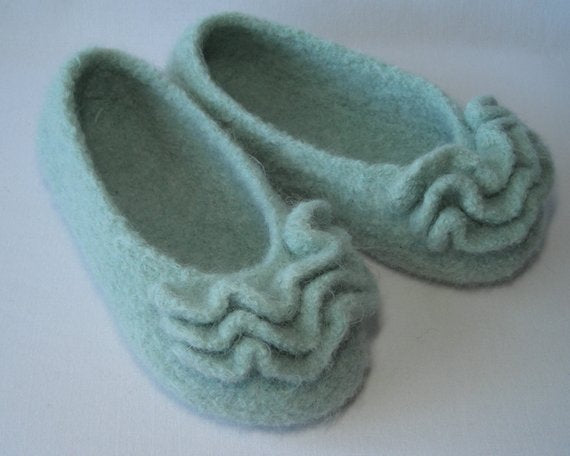 Ruffle Toe Felted Slippers Knitting Pattern